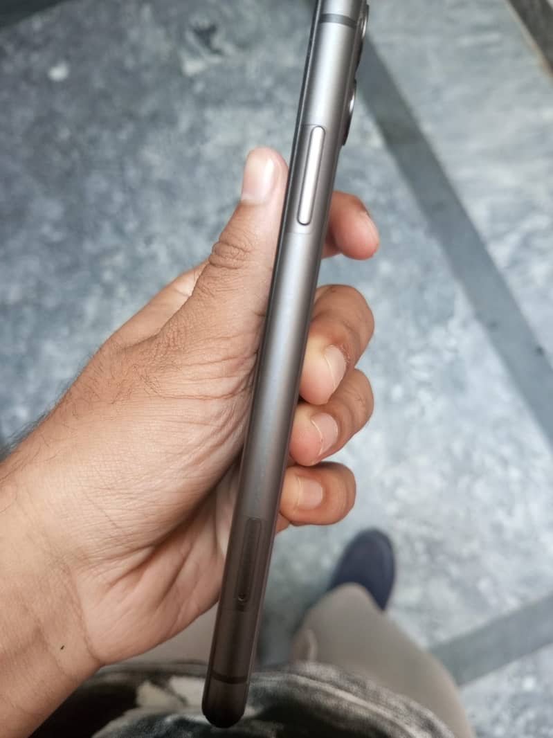 iPhone 11 5