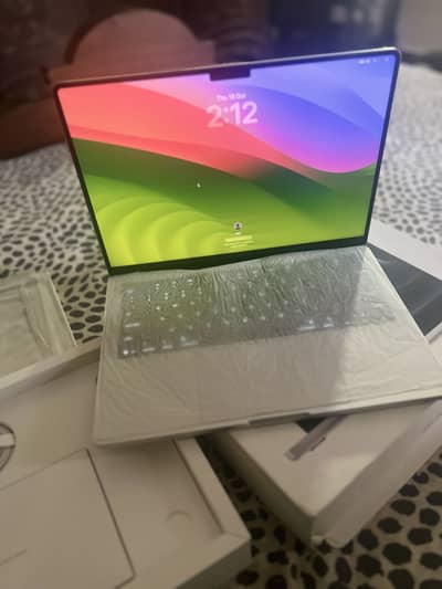 MacBook pro m5 24-1tb in warranty