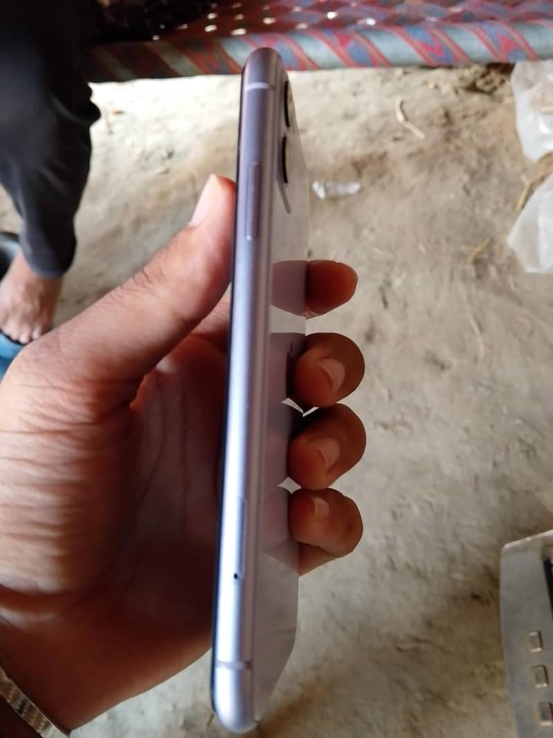 Apple iPhone 11 3