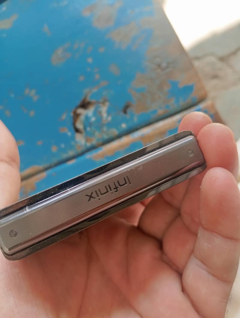 Infinix Zero Flip 3