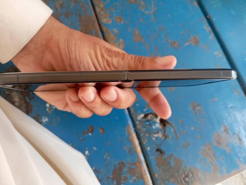 Infinix Zero Flip 8