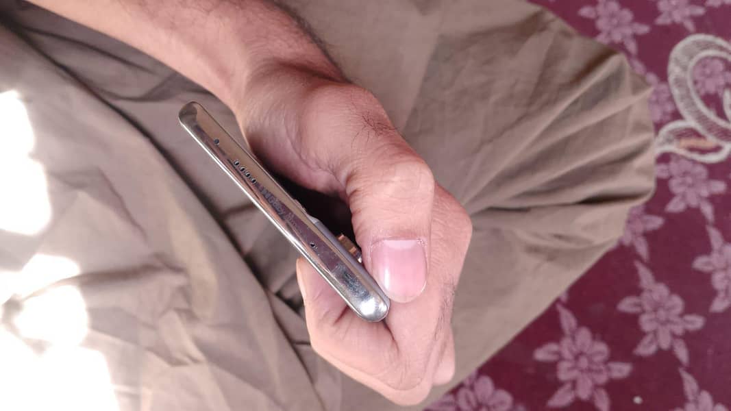 Tecno CAMON 40 Pro 4
