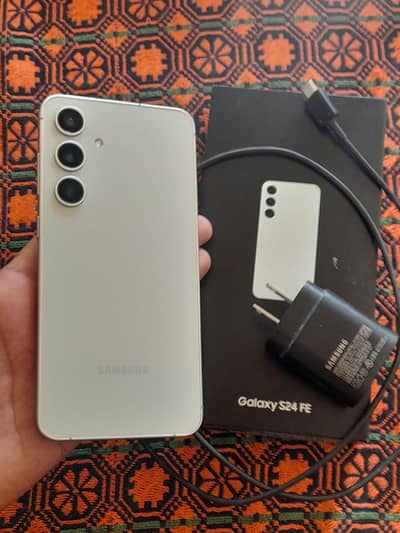 Samsung Mobile S24 fE