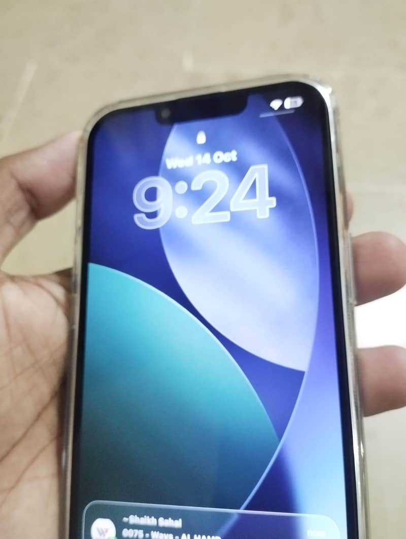 Apple iPhone 16e 1