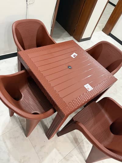 Bose Table and 4 Chairs