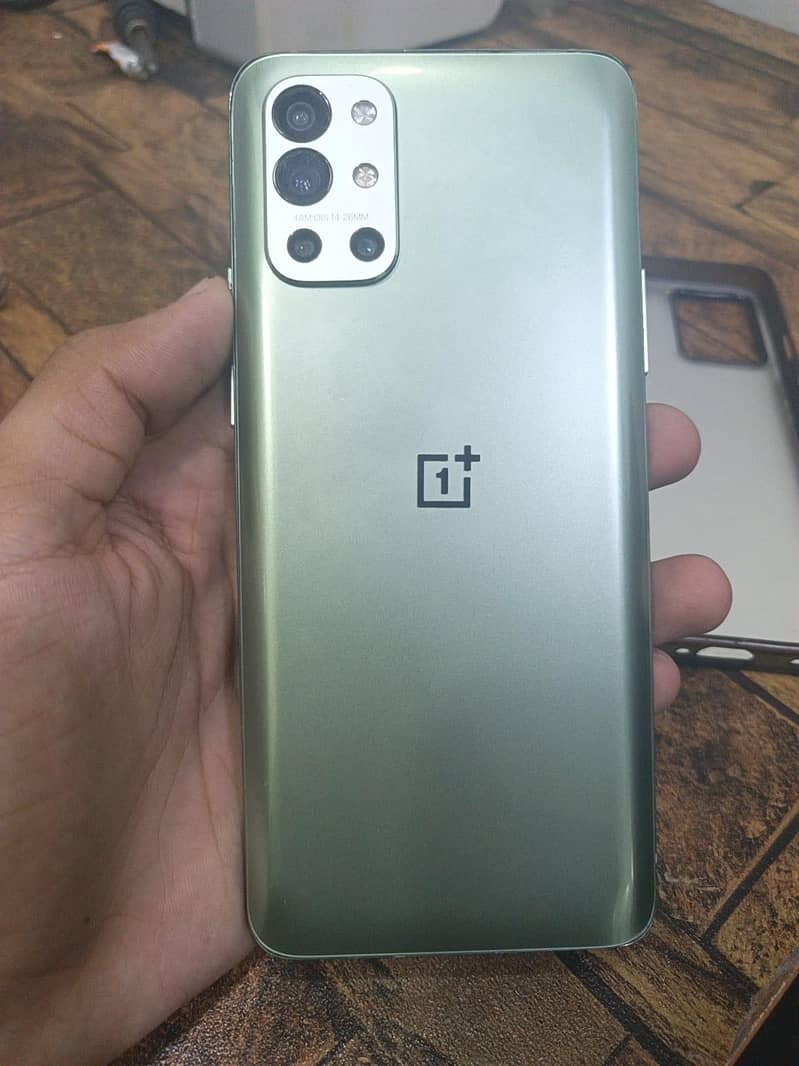 One Plus 9R 1