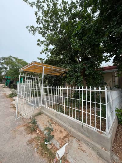Awamii 2 Fiber villa bajlii panii gass Available 2 bedeoom TV Lunch 1 Wahroom bharia Town phase 8 Awamii2 near market Commercial Shops Filter plant