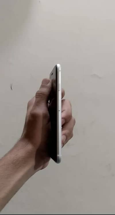 Apple iPhone SE 64 gb in good condition