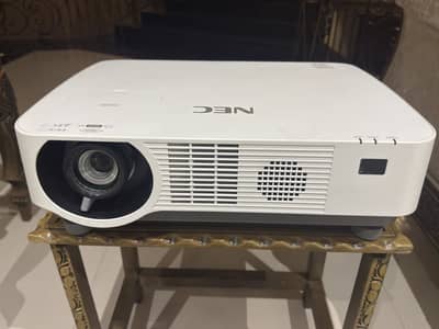 NEC projector P502WL 5200 lumens