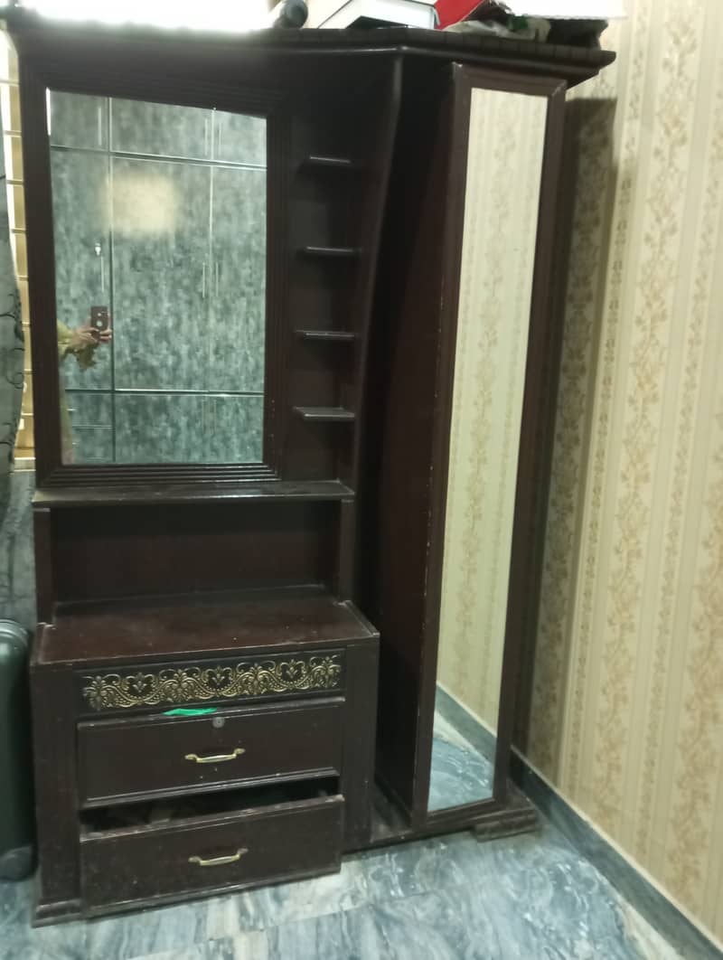 Dressing table 0