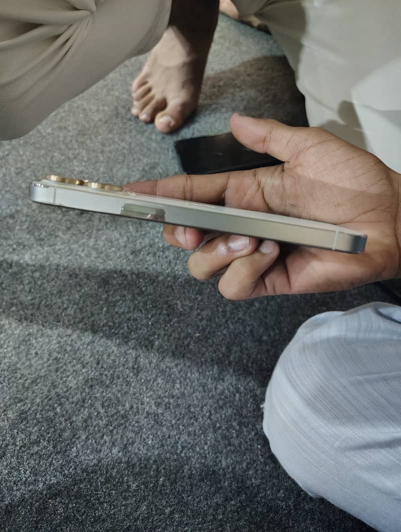 Apple iPhone 13 Pro 2