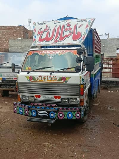 foji freem Mazda 3000cc 12 foot body بغیر کاغذات کے
