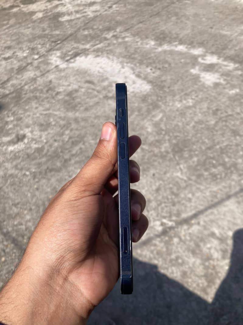 Apple iPhone 12 2