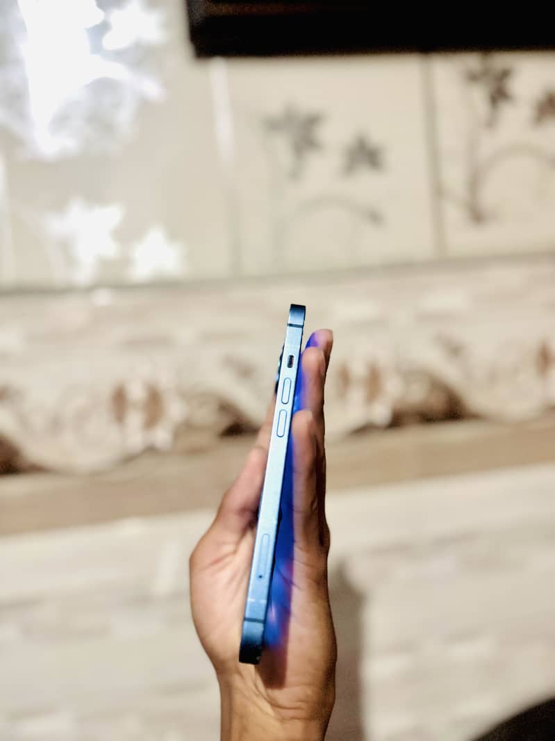 Apple iPhone 13 2