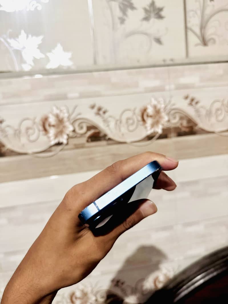 Apple iPhone 13 4