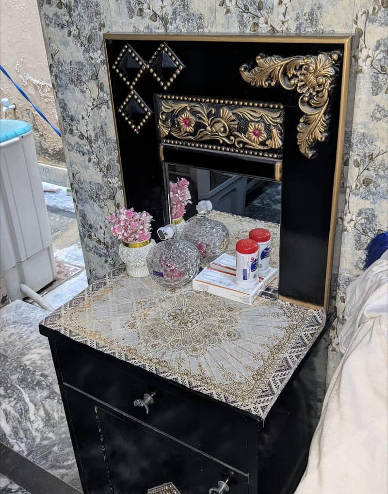 Double bed + side tables + dressing + showcase 1