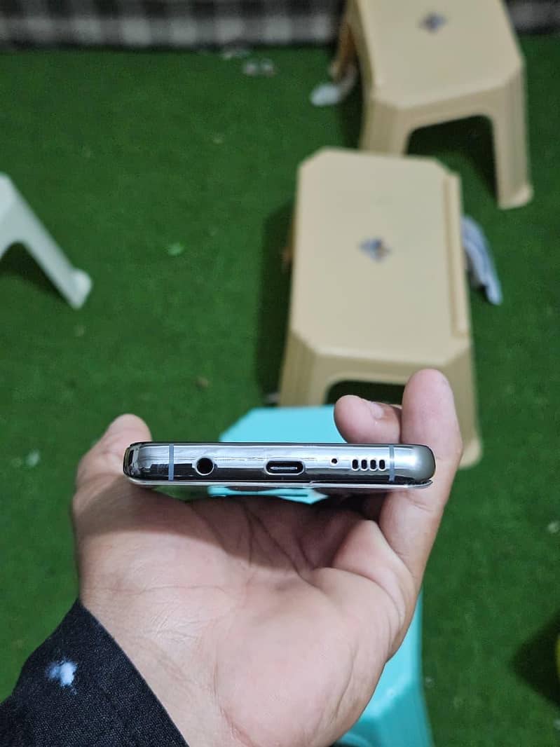 Samsung Mobile S10 Plus 4