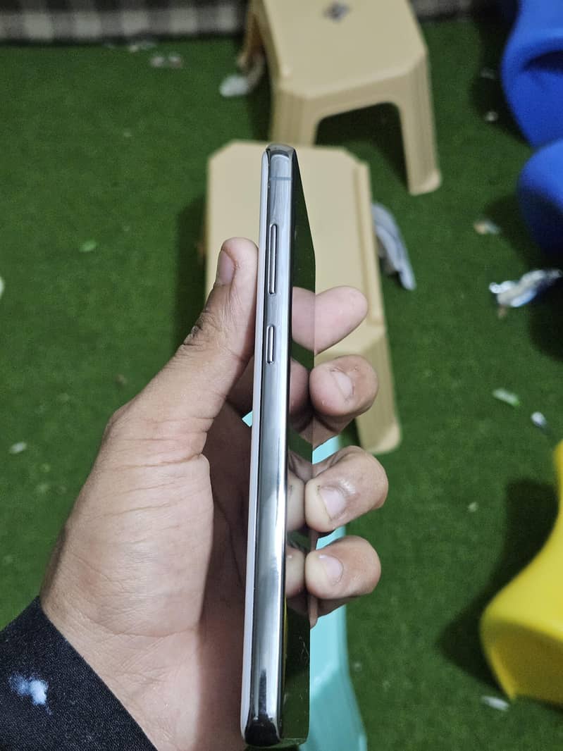 Samsung Mobile S10 Plus 5