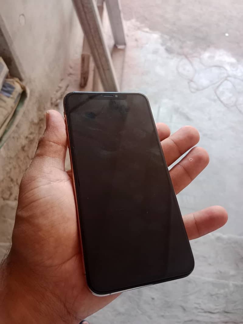 Apple iPhone XS Max 1