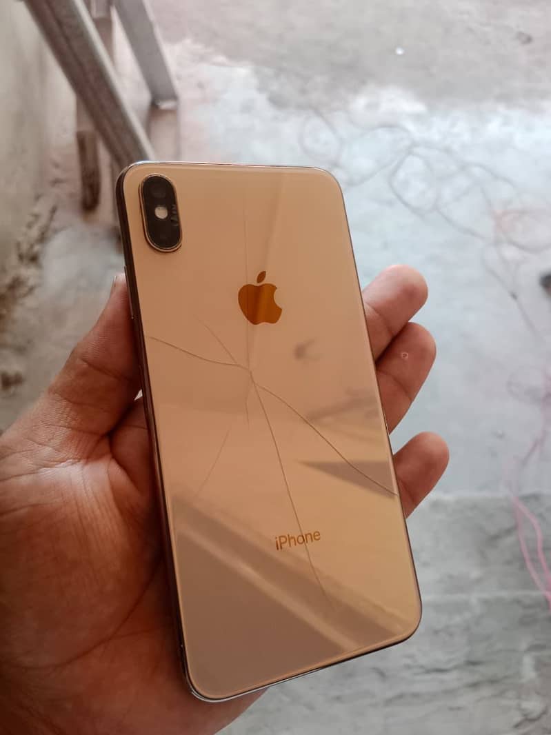 Apple iPhone XS Max 4