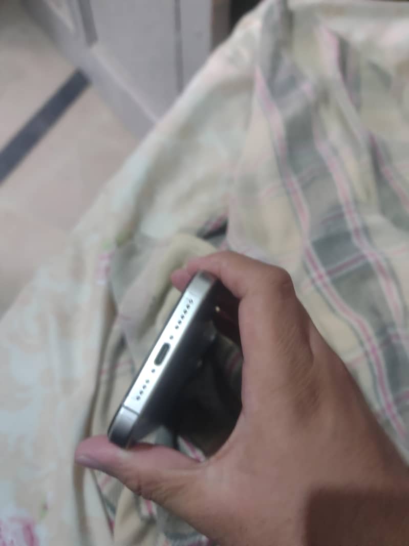 Apple iPhone 15 Pro Max 3