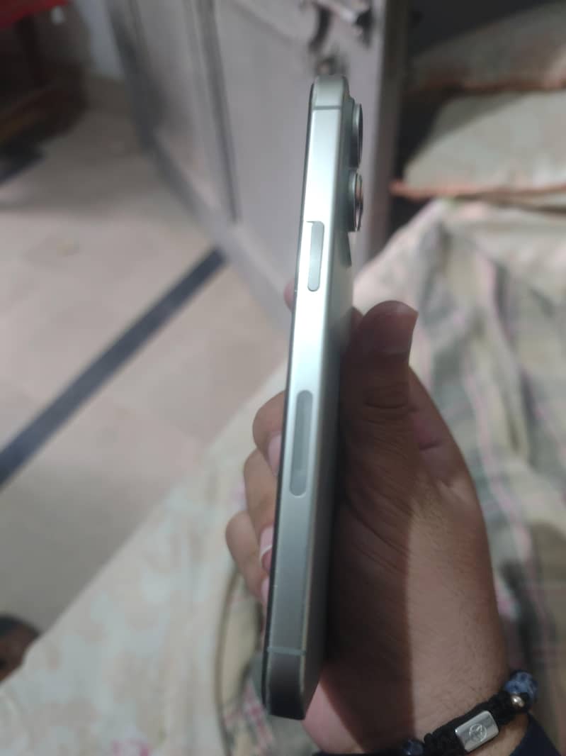 Apple iPhone 15 Pro Max 5