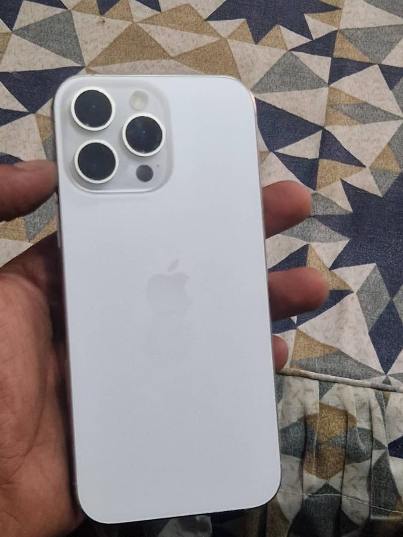 Apple iPhone 16 Pro Max 0
