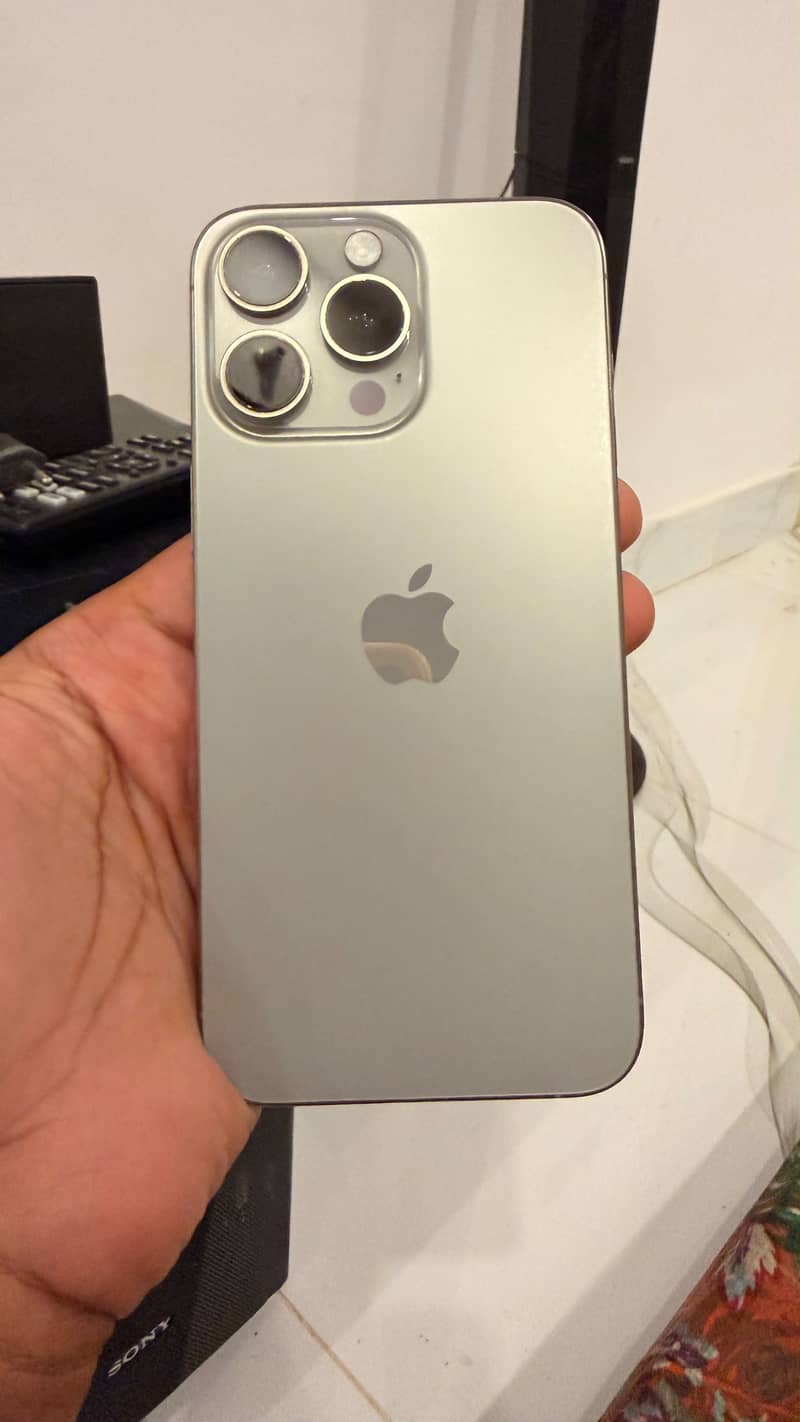 Apple iPhone 15 Pro Max 1