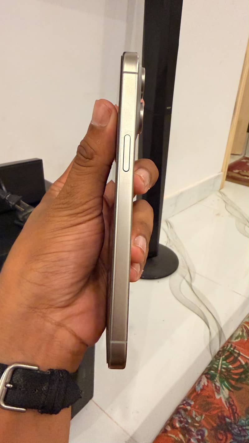 Apple iPhone 15 Pro Max 4