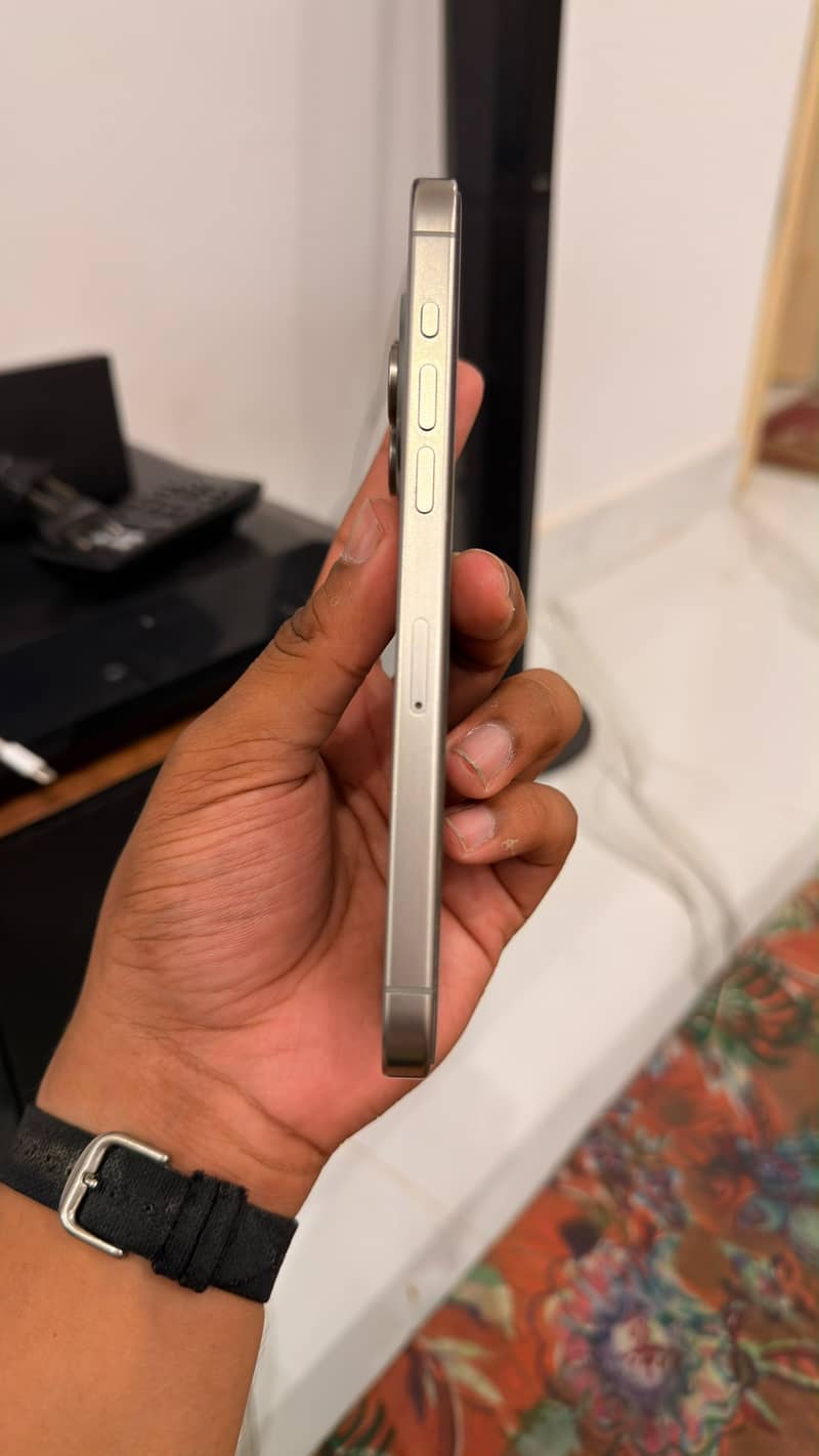 Apple iPhone 15 Pro Max 6