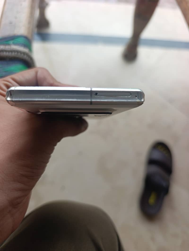 Sharp Aquos Zero6 0