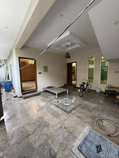 Brand New 280 Yards G+2 Leased Bungalow In Block 15 Gulistan E Jauhar Near To Main Road. Bank Loan Applicable.