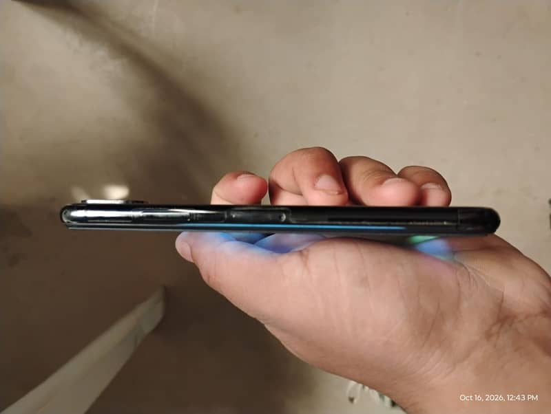 Apple iPhone X 4