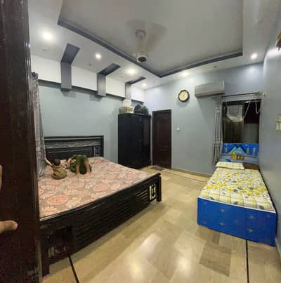 Well Maintained 200 Yards G+2 (9 Bed Dd) Proper Two-Unit Bungalow In Boundary Walled Society In Block 5 Gulistan E Jauhar Near Main University Road