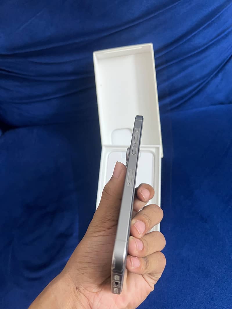 Apple iPhone 15 Pro Max (slightly negotiable) 3