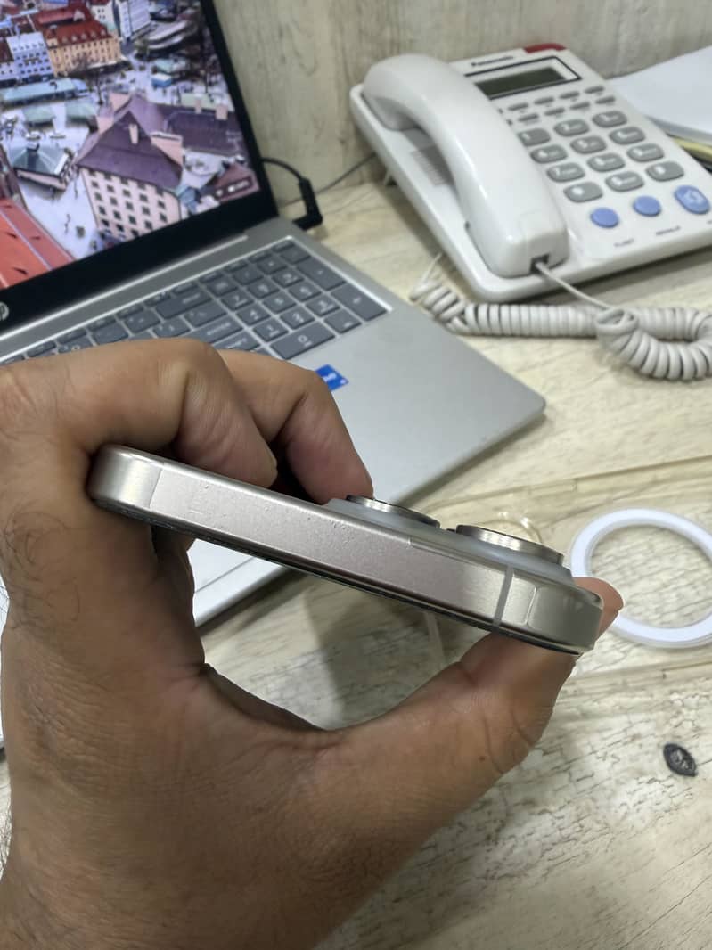 Apple iPhone 15 pro max 4