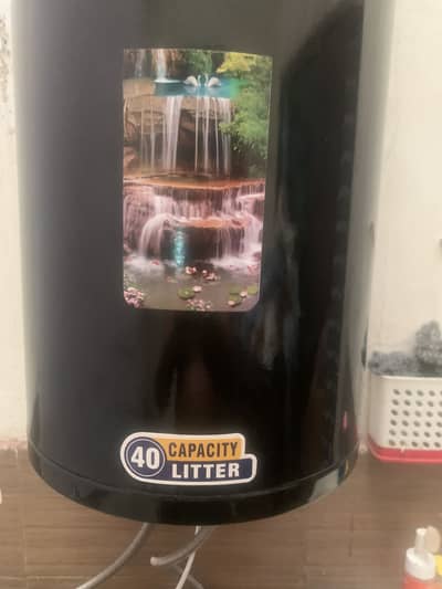 40 Litre Water Geyser – Excellent Condition, Almost New