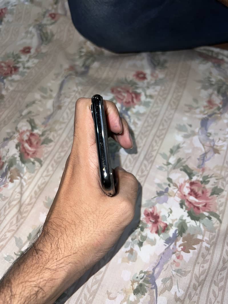 Apple iPhone X 3
