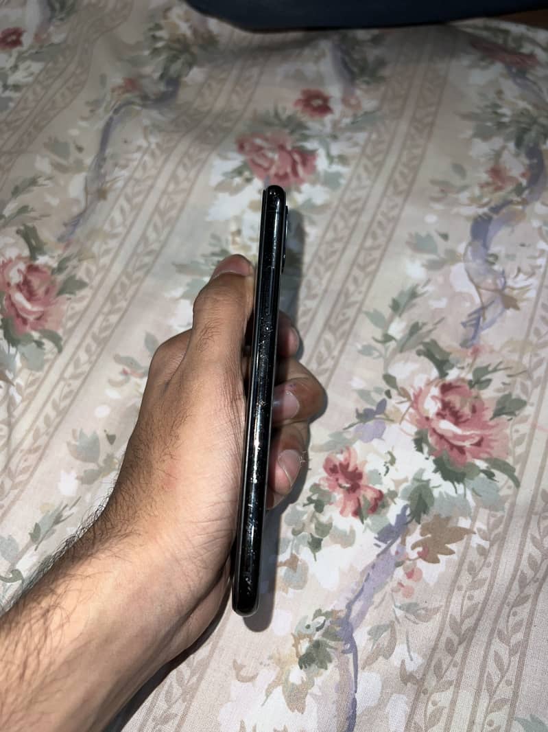 Apple iPhone X 4