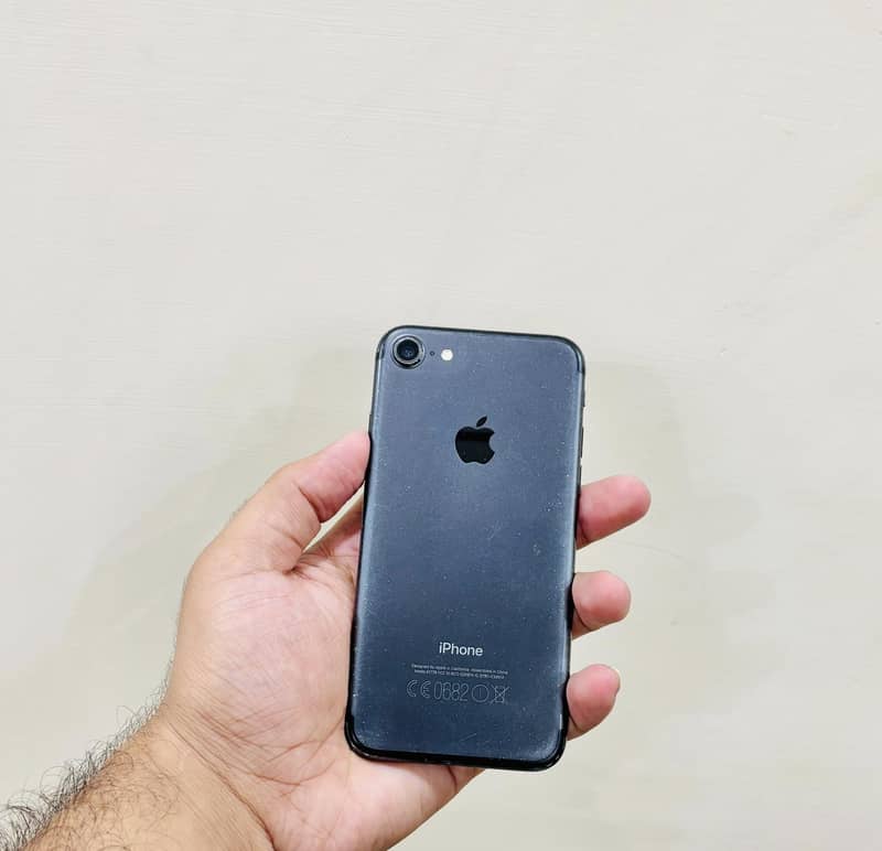 Apple iPhone 7 0