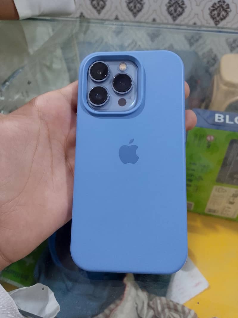 Apple iPhone 13 2