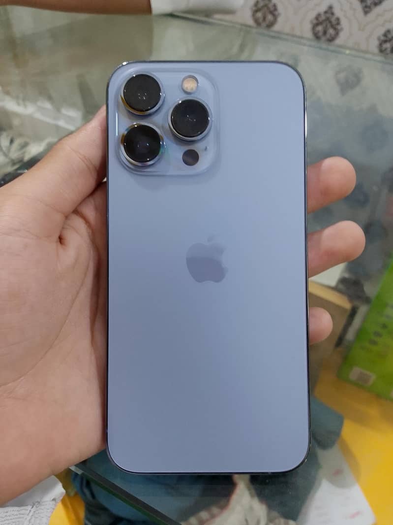 Apple iPhone 13 3