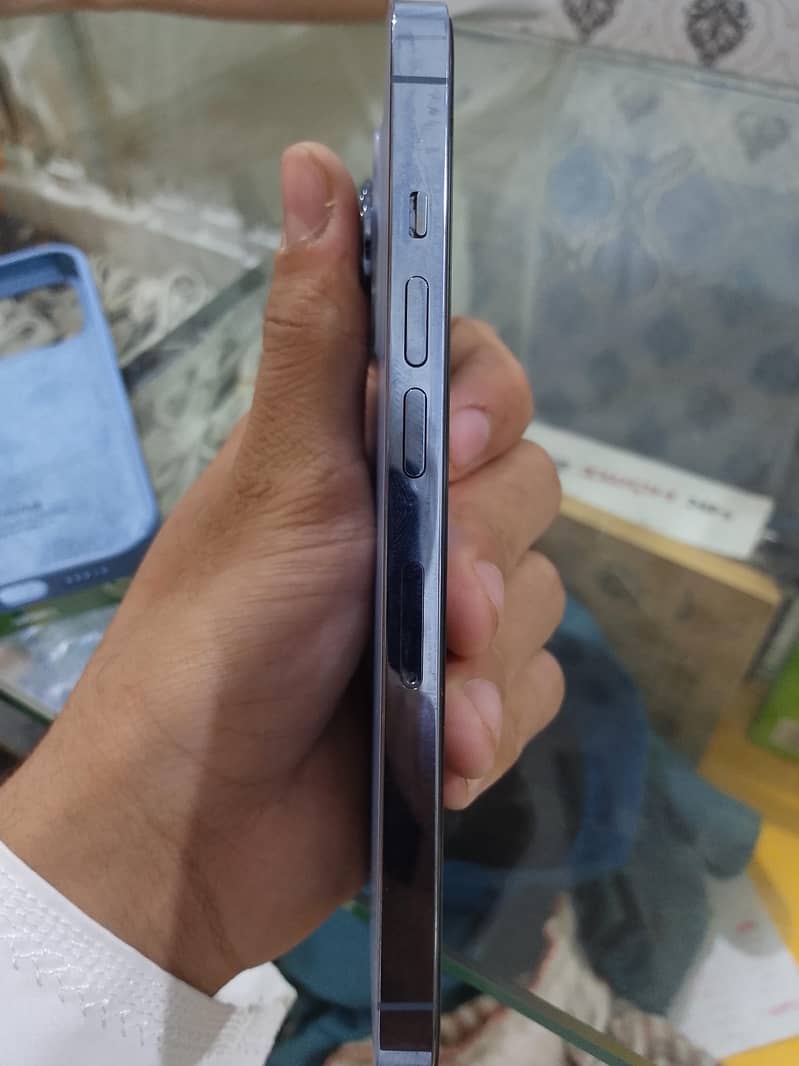 Apple iPhone 13 4