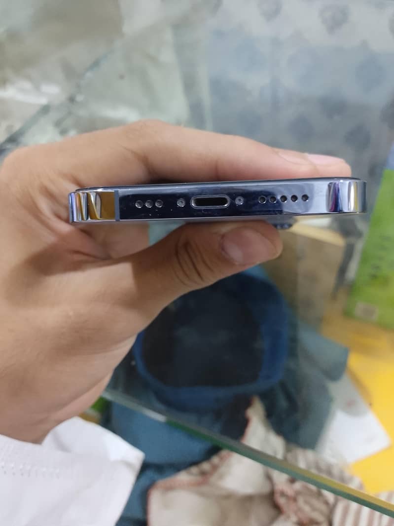 Apple iPhone 13 6