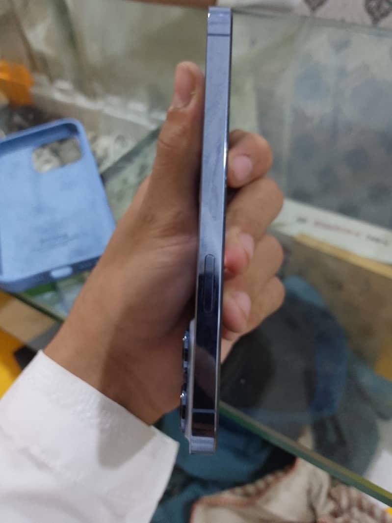 Apple iPhone 13 7
