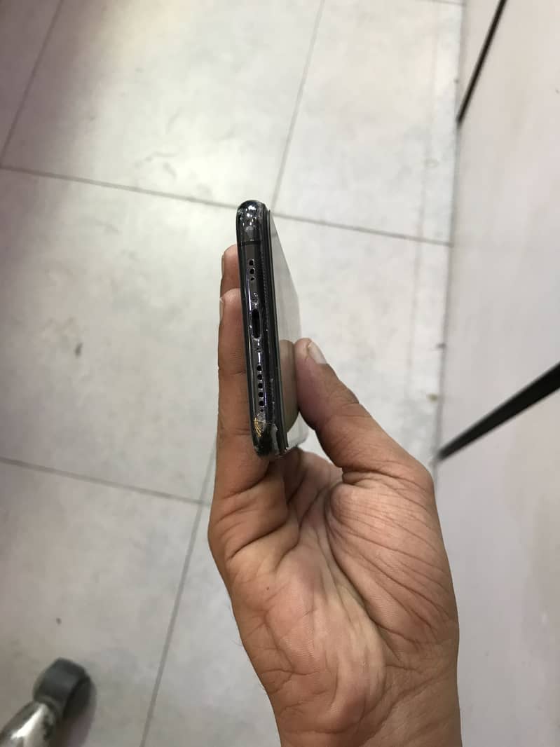 Apple iPhone XS 6