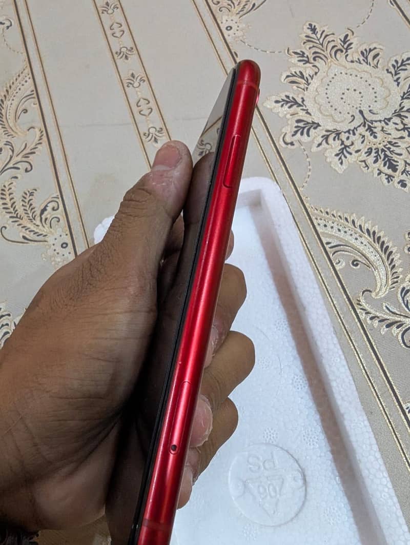 Apple iPhone XR 7