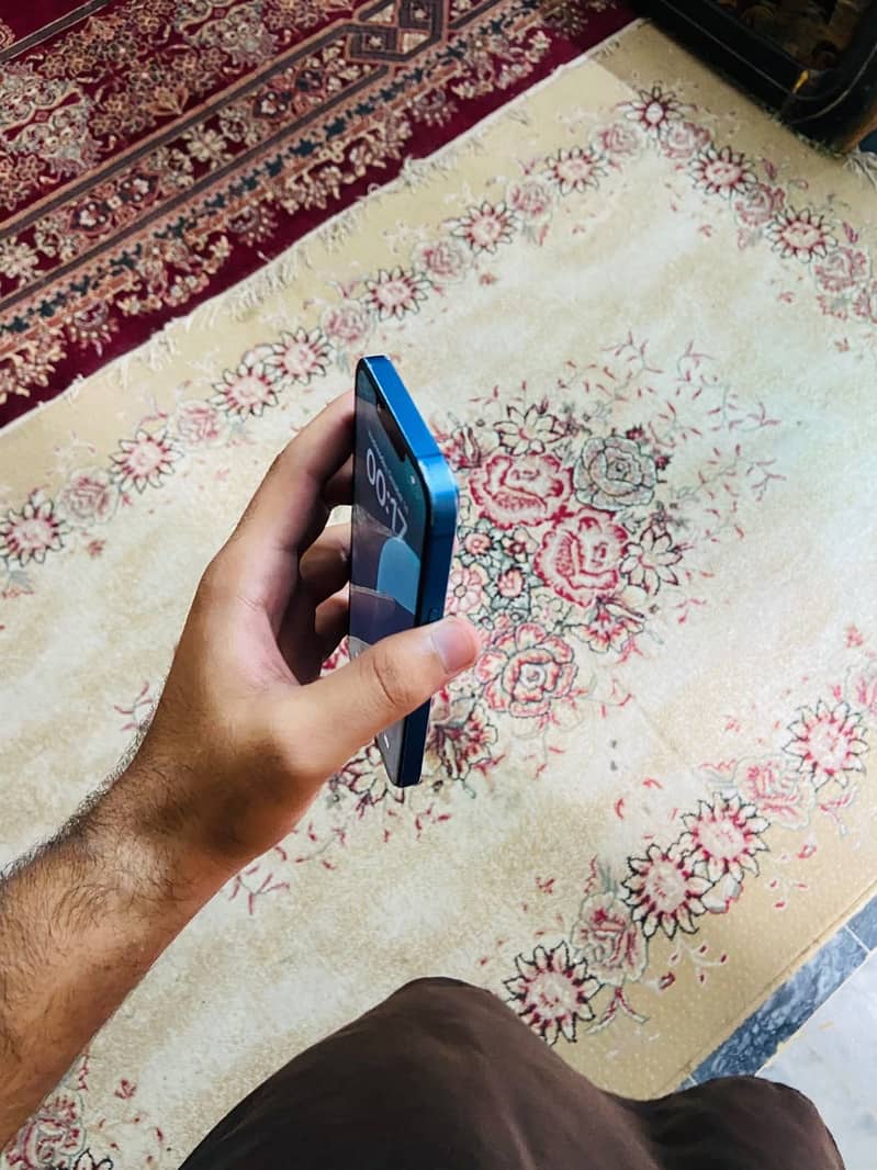 Apple iPhone 13 6