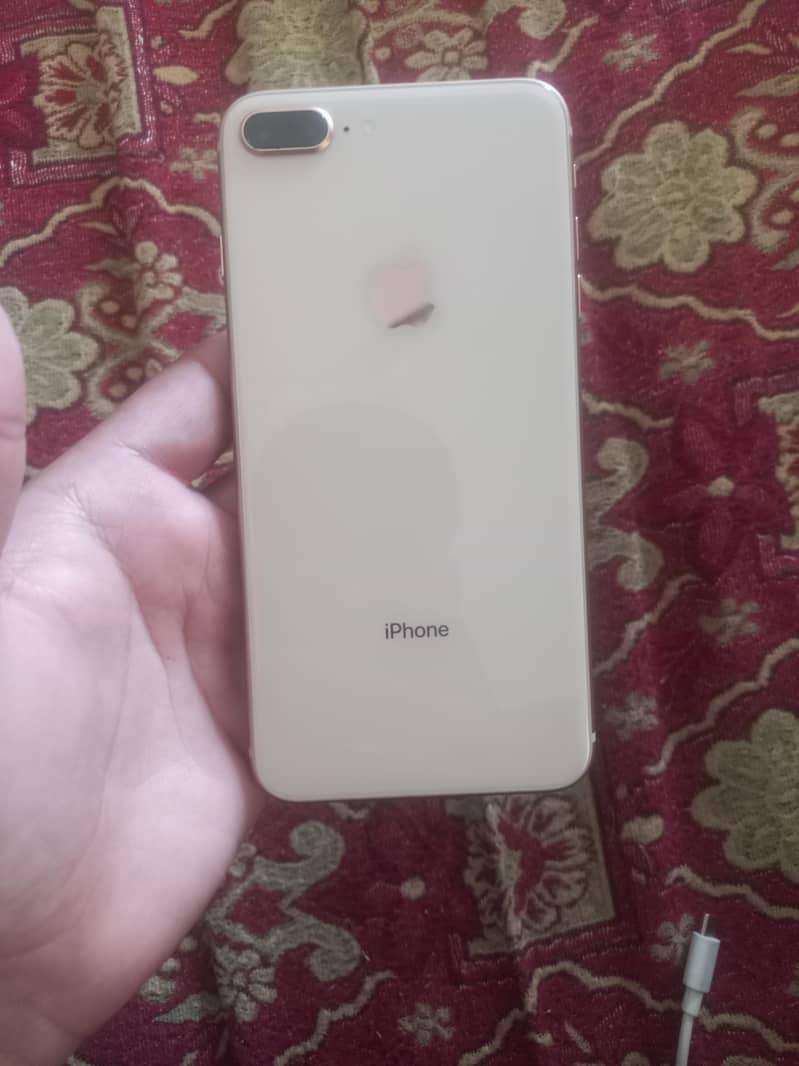 Apple iPhone 8 Plus 3