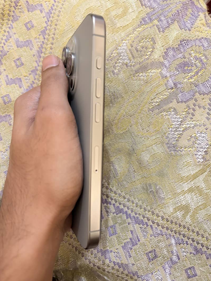 Apple iPhone 15 Pro 3